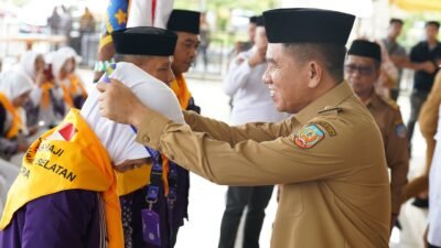 Bupati Konsel, Irham Kalenggo Lepas 73 Calon Haji, Titip Doa untuk Daerah di Tanah Suci