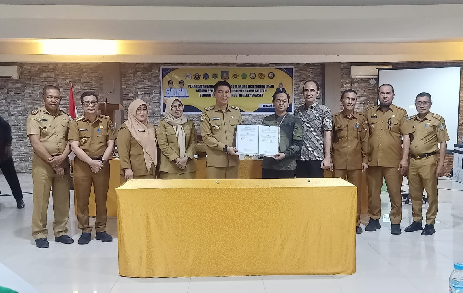 Bupati Irham Teken MoU dengan Sejumlah Perguruan Tinggi di Sultra