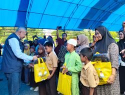PT Ifishdeco Tbk Serahkan 1.400 Paket Seragam Sekolah di 13 Sekolah Dasar Se-Kecamatan Tinanggea