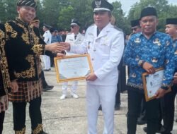 HUT Konsel Ke- 23 Tahun, Desa Wunduwatu Terima Penghargaan Rumah DataKU Terbaik