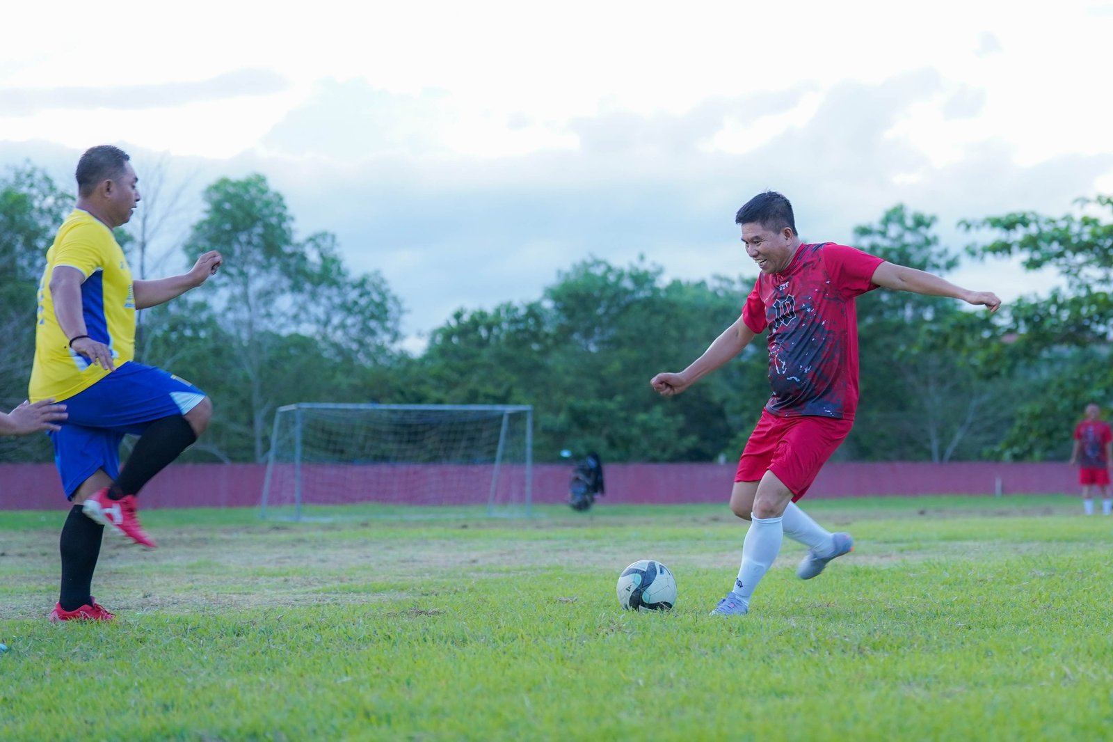 Menang Telak 5-2, PS Garuda Libas DPRD Konsel di Laga Persahabatan Sepak Bola