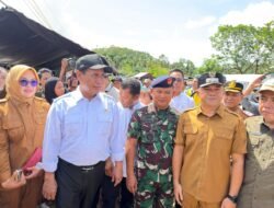 Wabup Konsel Dampingi Mentan dan Wagub Tinjau Sawah Terdampak Banjir