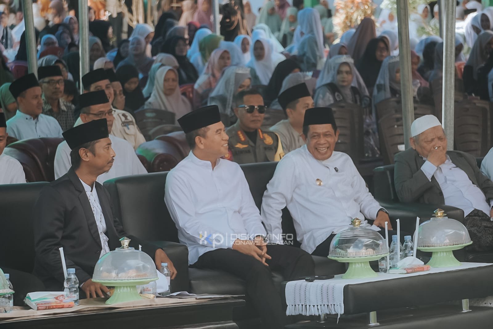 Milad Ke-18 Ponpes Minhajut Thullab, Bupati Irham Kalenggo Programkan Seragam Sekolah Gratis Bagi Pondok Pesantren di Konsel