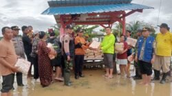 Tinjau Lokasi Banjir di Dua Desa, Wabup Wahyu Salurkan Bantuan untuk Warga Terdampak
