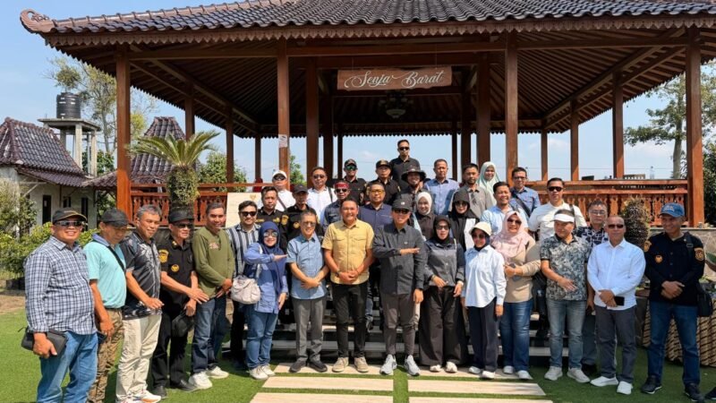 Gali Potensi Agrowisata, Pemkab Konawe Selatan Gelar Studi Lapangan Perkebunan Alpukat dan Tabulampot di Kediri