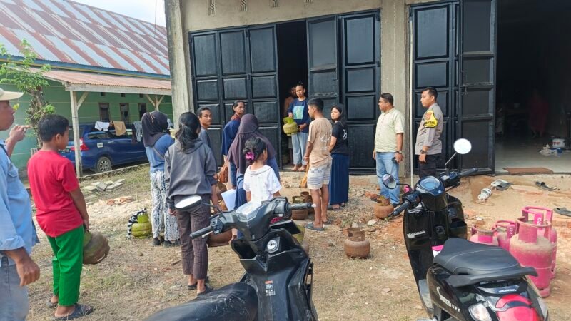 Pengawasan Penyaluran: Polsek Andoolo Pastikan Tabung Gas Elpiji 3 Kilogram Tepat Sasaran