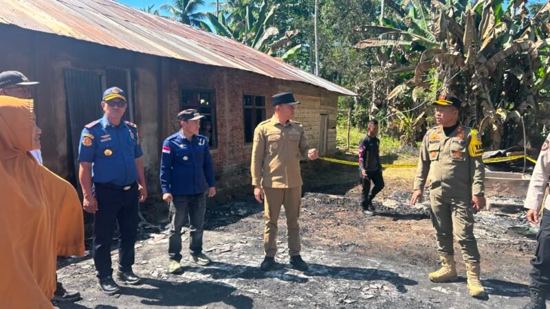 Aksi Cepat Tanggap Wakil Bupati Konsel: Dari Apel Siaga Bencana Langsung Salurkan Bantuan Korban Kebakaran di Palangga