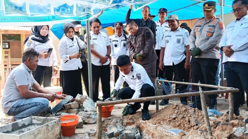 Sinergi Lintas Sektoral, Bupati Irham Kalenggo Hadiri Peletakan Batu Pertama Program Gotong Royong Bedah Rumah di Konsel
