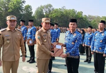 17 PPPK Diperpanjang, 4 Purnapraja STPDN Resmi Menjadi PNS. Bupati Irham Kalenggo: Perubahan Status ASN Langkah Penting Wujudkan Pemerintah Berkualitas di Konsel