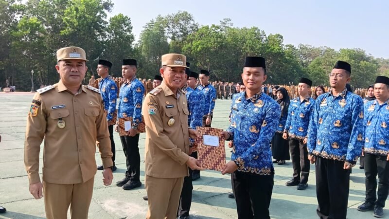 17 PPPK Diperpanjang, 4 Purnapraja STPDN Resmi Menjadi PNS. Bupati Irham Kalenggo: Perubahan Status ASN Langkah Penting Wujudkan Pemerintah Berkualitas di Konsel